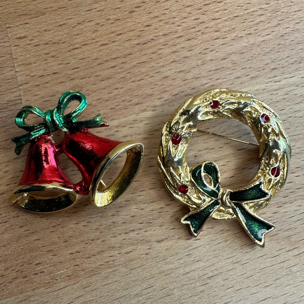 Holiday Women Brooch Set OS Gold Red Green Excellent Vintage Christmas Festive